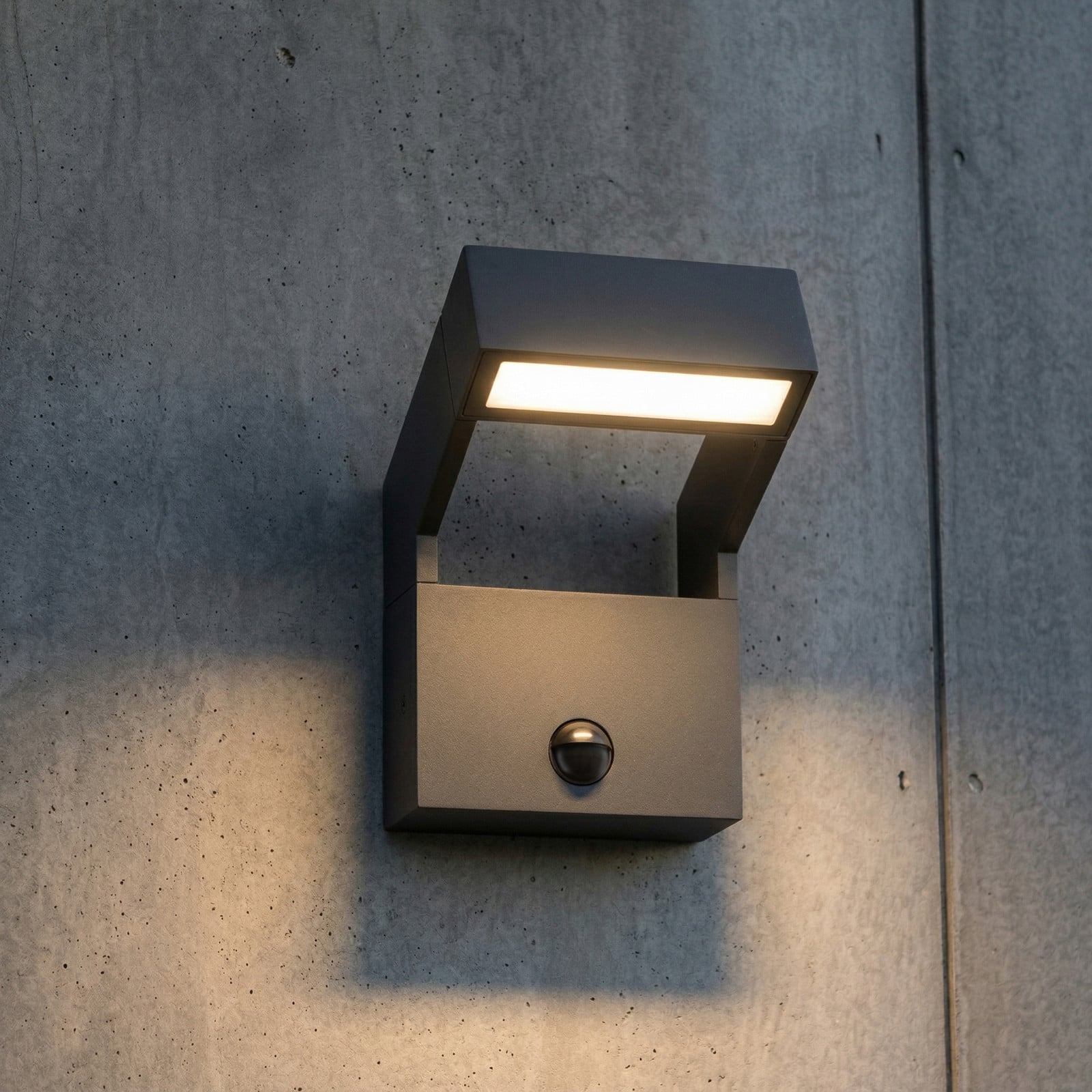 Aplique LED para exterior Kovato, con sensor, gris oscuro, IP65 - Arcchio - Moderno - Metal - Angular