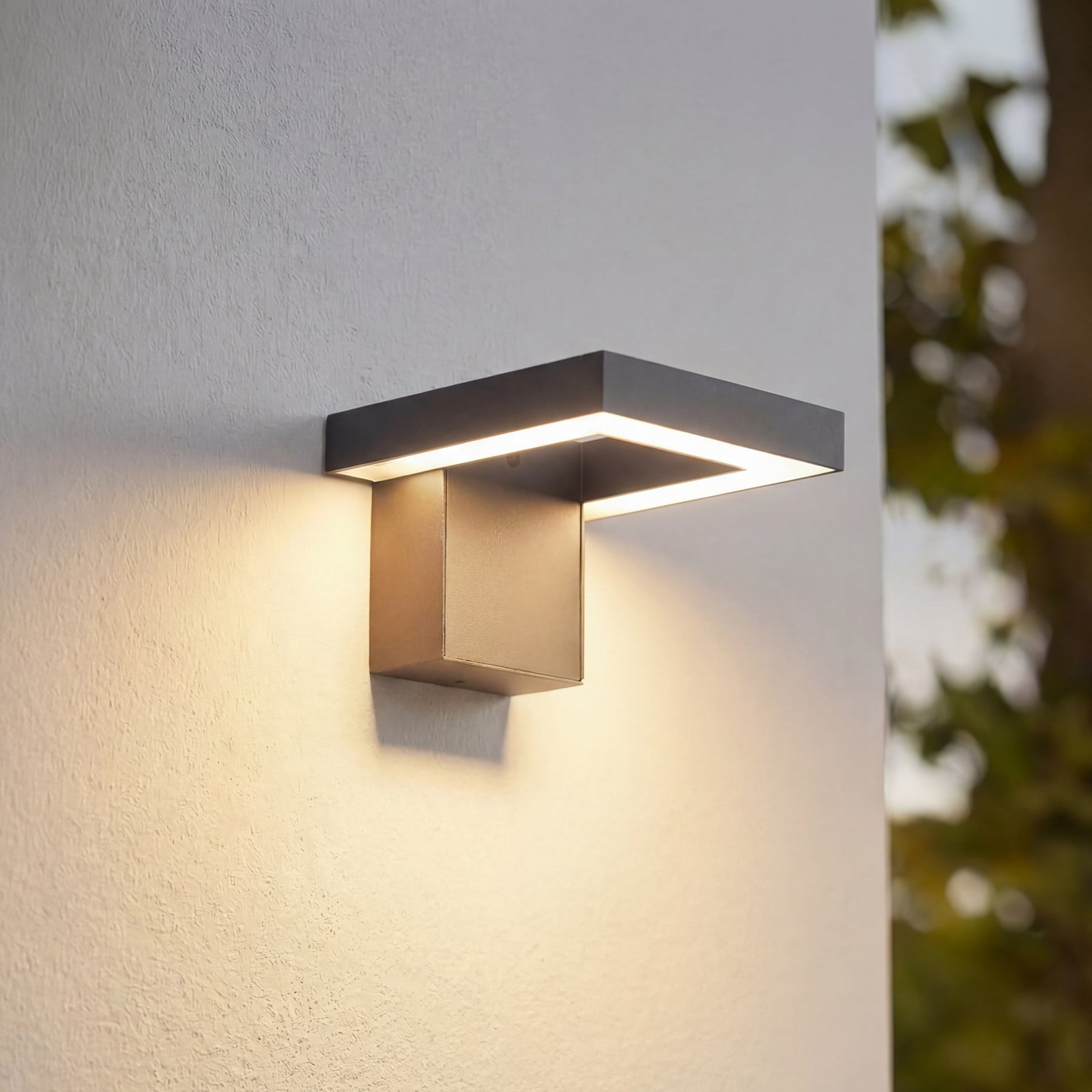 Aplique LED para exterior Orbin, CCT, IP54, gris, inclinable - Lindby - Terraza - Moderno - Aluminio - Angular