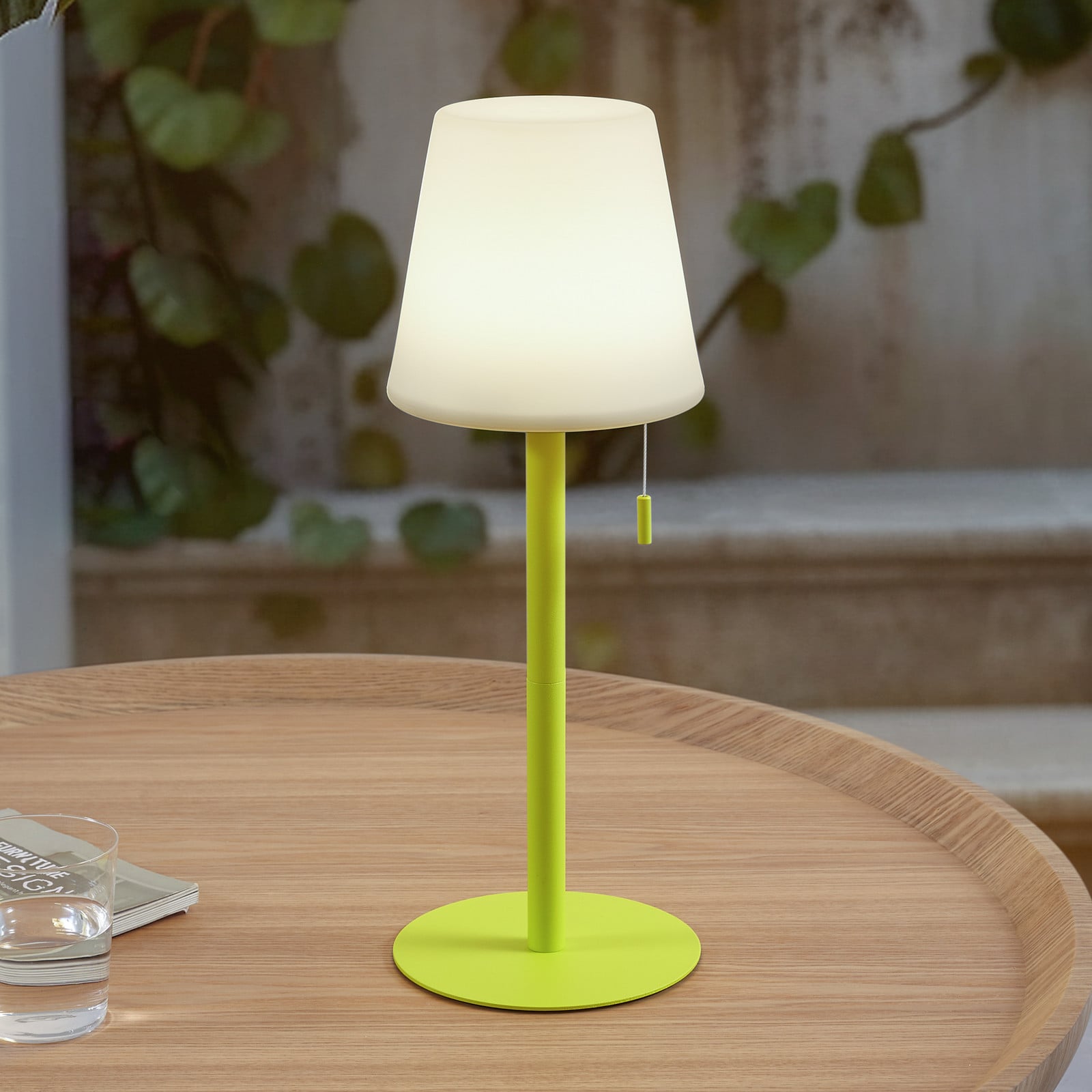 Azalea LED Portable Lámpara de Sobremesa IP44 Blanco/Amarillo, - Lindby - Balcón - Moderno - Aluminio - Con pantalla