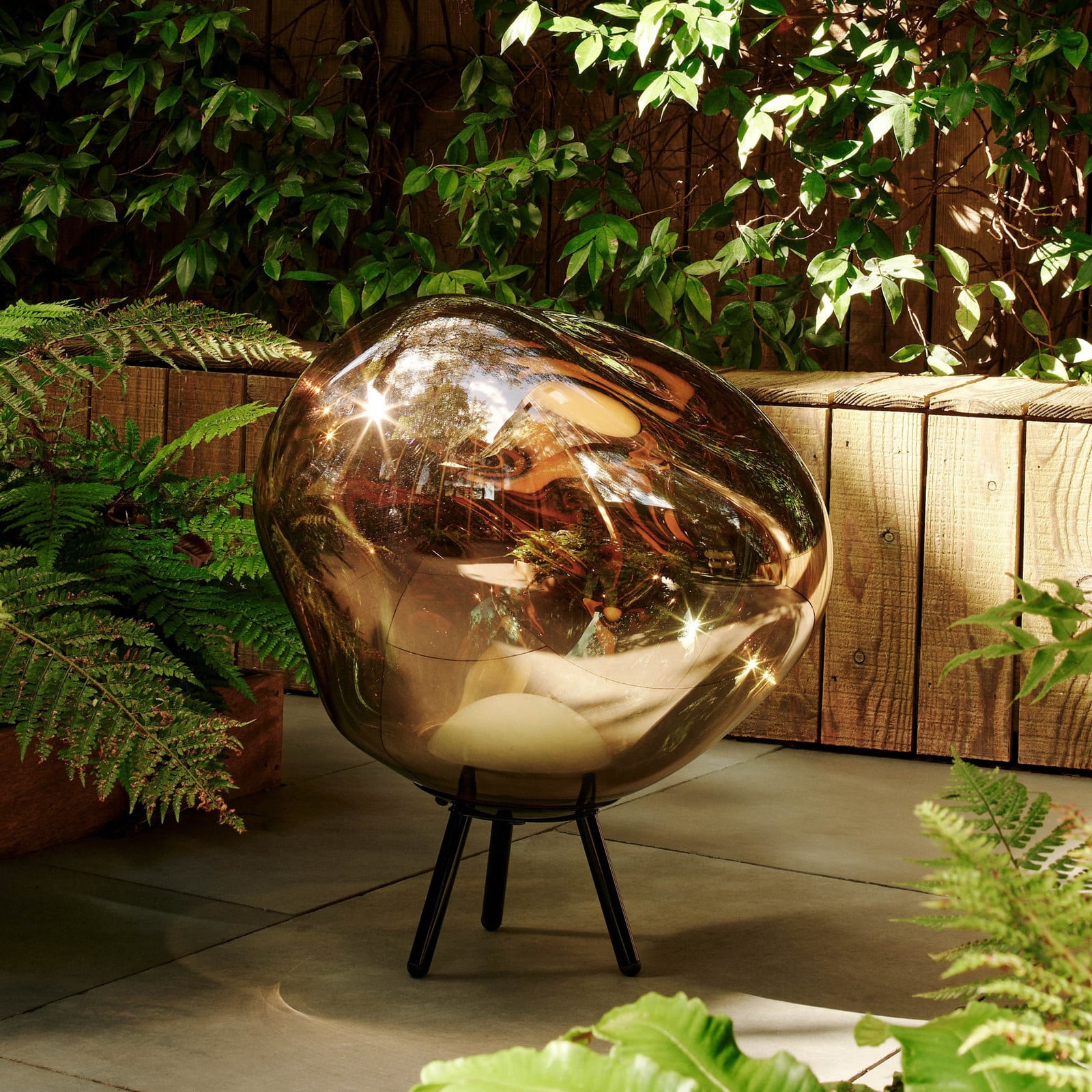 Lámpara de pie Melt Portable, dorada/negra, IP44 - Tom Dixon - Sala de estar / salón - Diseño - Plástico - Trípode