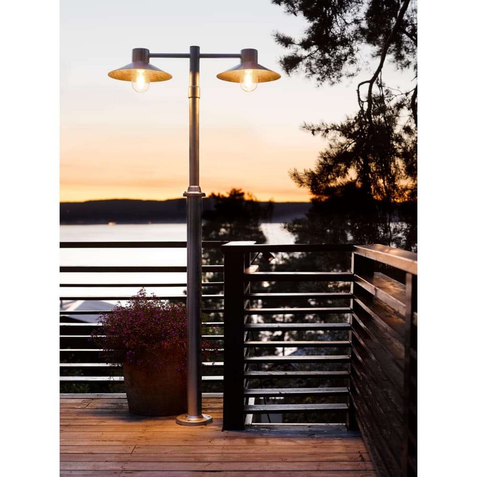 Lund 1 Lámpara Exterior tipo Farola con Anclaje para Hormigón Negro - Norlys - Terraza - Metal